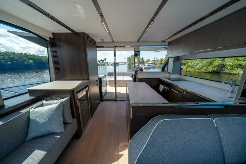  Yacht Photos Pics 2026 Sunseeker Predator 65 - Image 31