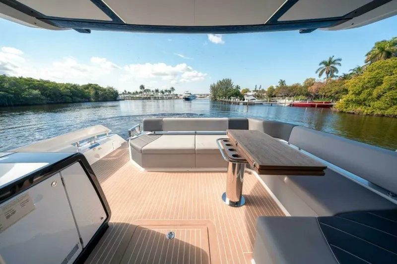  Yacht Photos Pics 2026 Sunseeker Predator 65 - Image 12