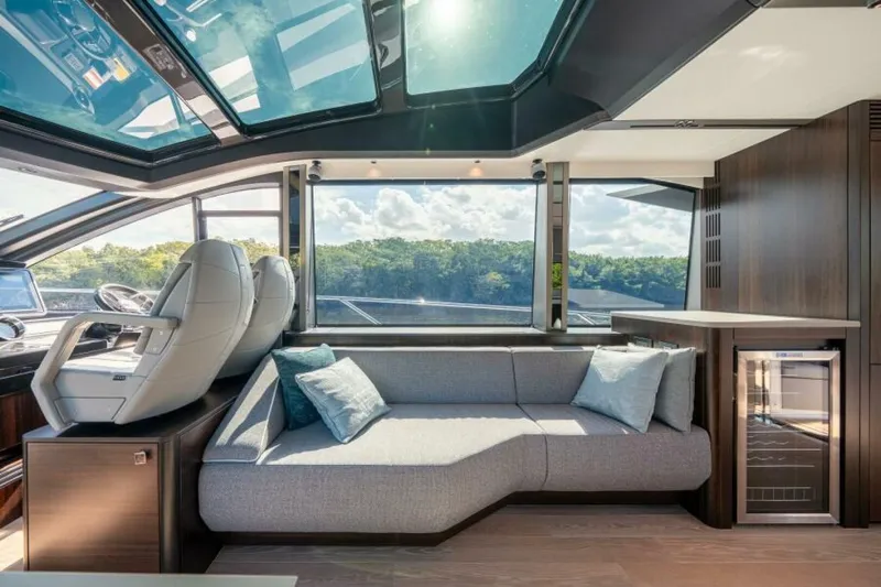  Yacht Photos Pics 2026 Sunseeker Predator 65 - Image 27