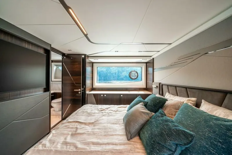  Yacht Photos Pics 2026 Sunseeker Predator 65 - Image 46