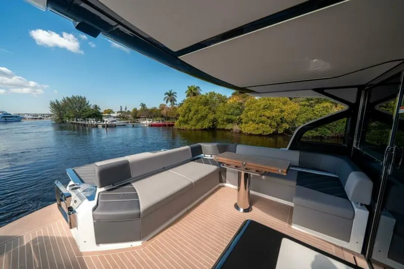  Yacht Photos Pics 2026 Sunseeker Predator 65 - Image 13