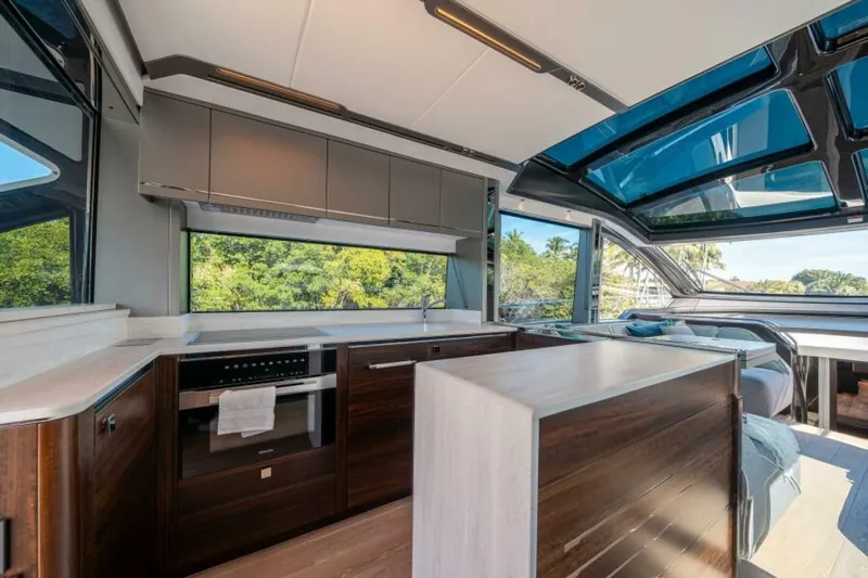  Yacht Photos Pics 2026 Sunseeker Predator 65 - Image 23