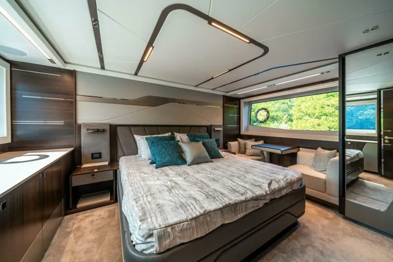  Yacht Photos Pics 2026 Sunseeker Predator 65 - Image 44