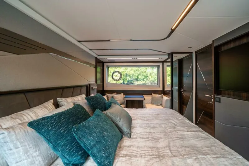  Yacht Photos Pics 2026 Sunseeker Predator 65 - Image 45