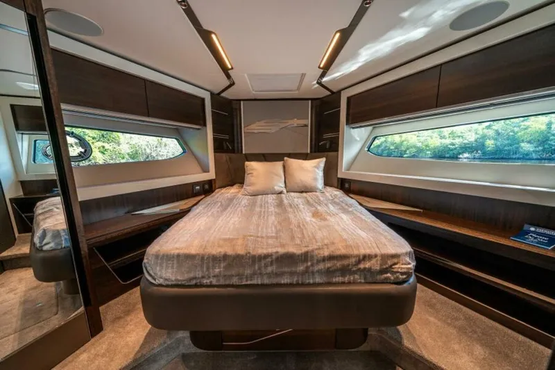  Yacht Photos Pics 2026 Sunseeker Predator 65 - Image 33