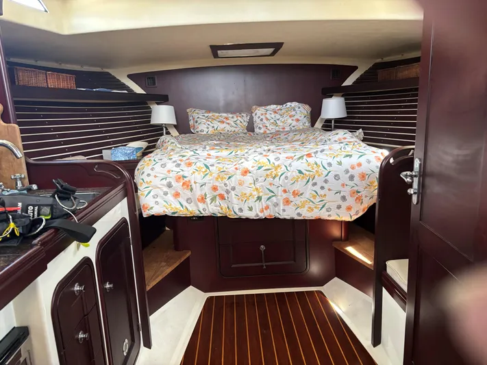 Sarah Yacht Photos Pics Cabin