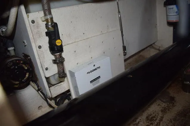 Sarah Yacht Photos Pics Dometic reverse-cycle A/C