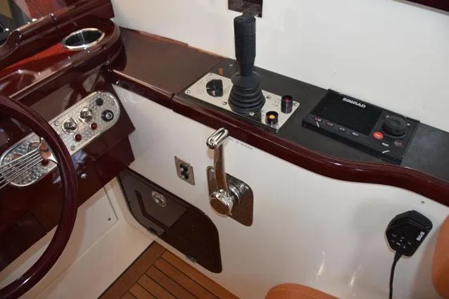 Sarah Yacht Photos Pics Engine control and Autopilot