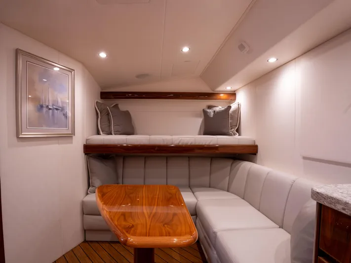 Little Zip Yacht Photos Pics Viking 48 Little Zip - Cabin Seating