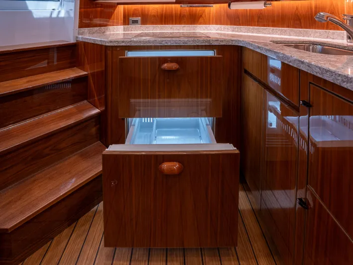 Little Zip Yacht Photos Pics Viking 48 Little Zip - Cabin, Galley