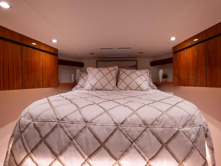 Little Zip Yacht Photos Pics Viking 48 Little Zip - Master Stateroom, Berth