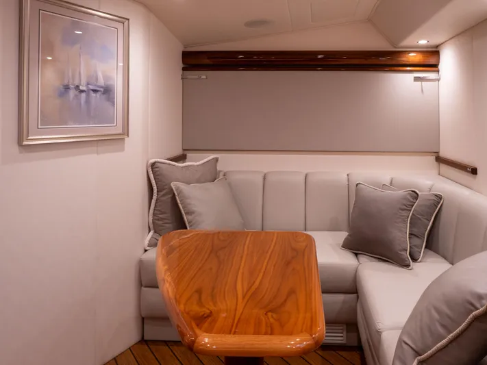 Little Zip Yacht Photos Pics Viking 48 Little Zip - Cabin, Seating