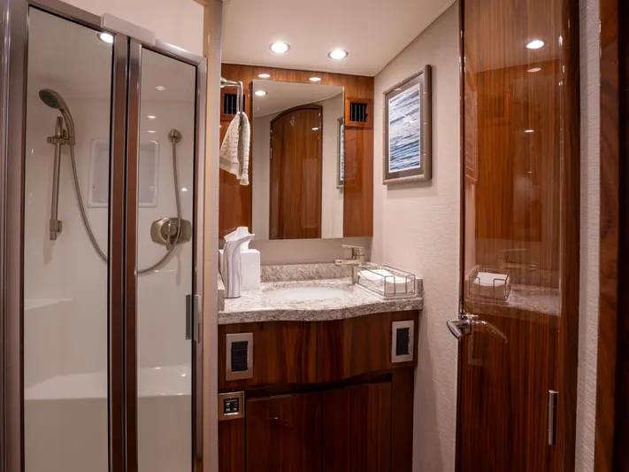 Little Zip Yacht Photos Pics Viking 48 Little Zip - Head