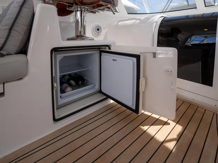 Little Zip Yacht Photos Pics Viking 48 Little Zip - Refrigerator