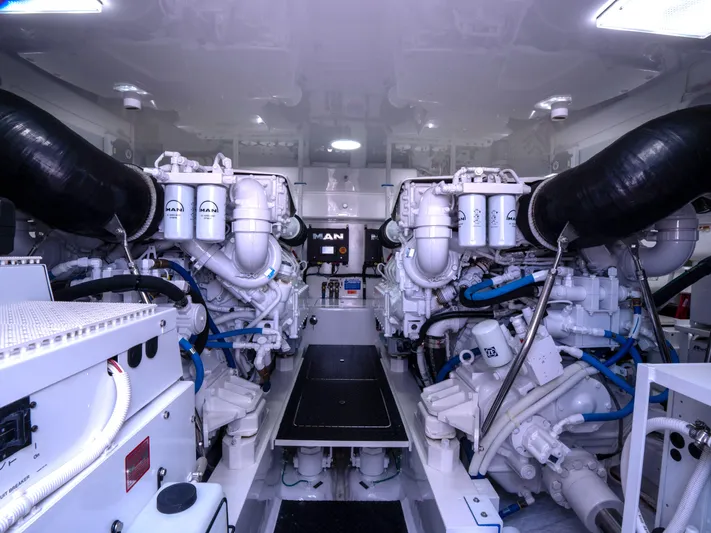 Little Zip Yacht Photos Pics Viking 48 Little Zip - Engine Room