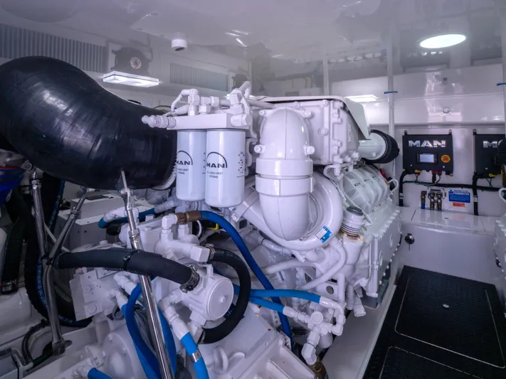 Little Zip Yacht Photos Pics 