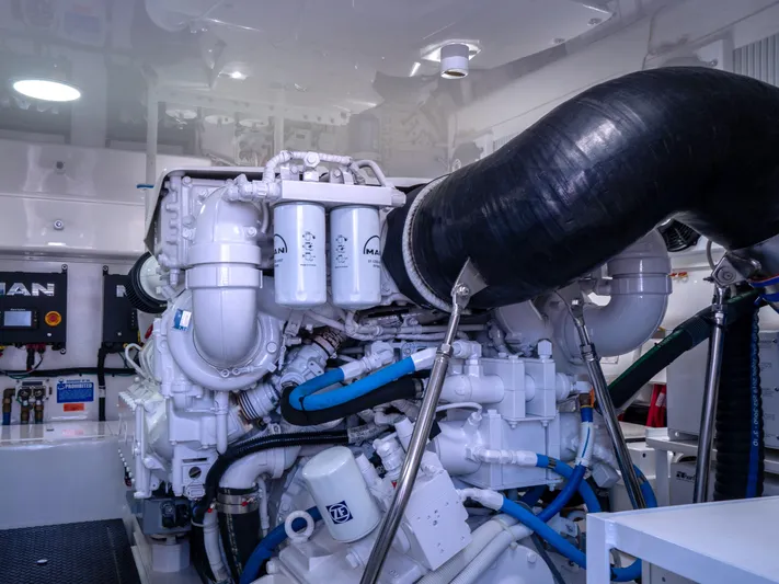 Little Zip Yacht Photos Pics Viking 48 Little Zip - Engine Room