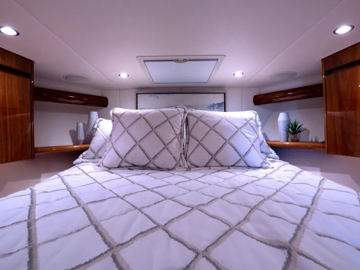 Little Zip Yacht Photos Pics Viking 48 Little Zip - Master Stateroom, Berth