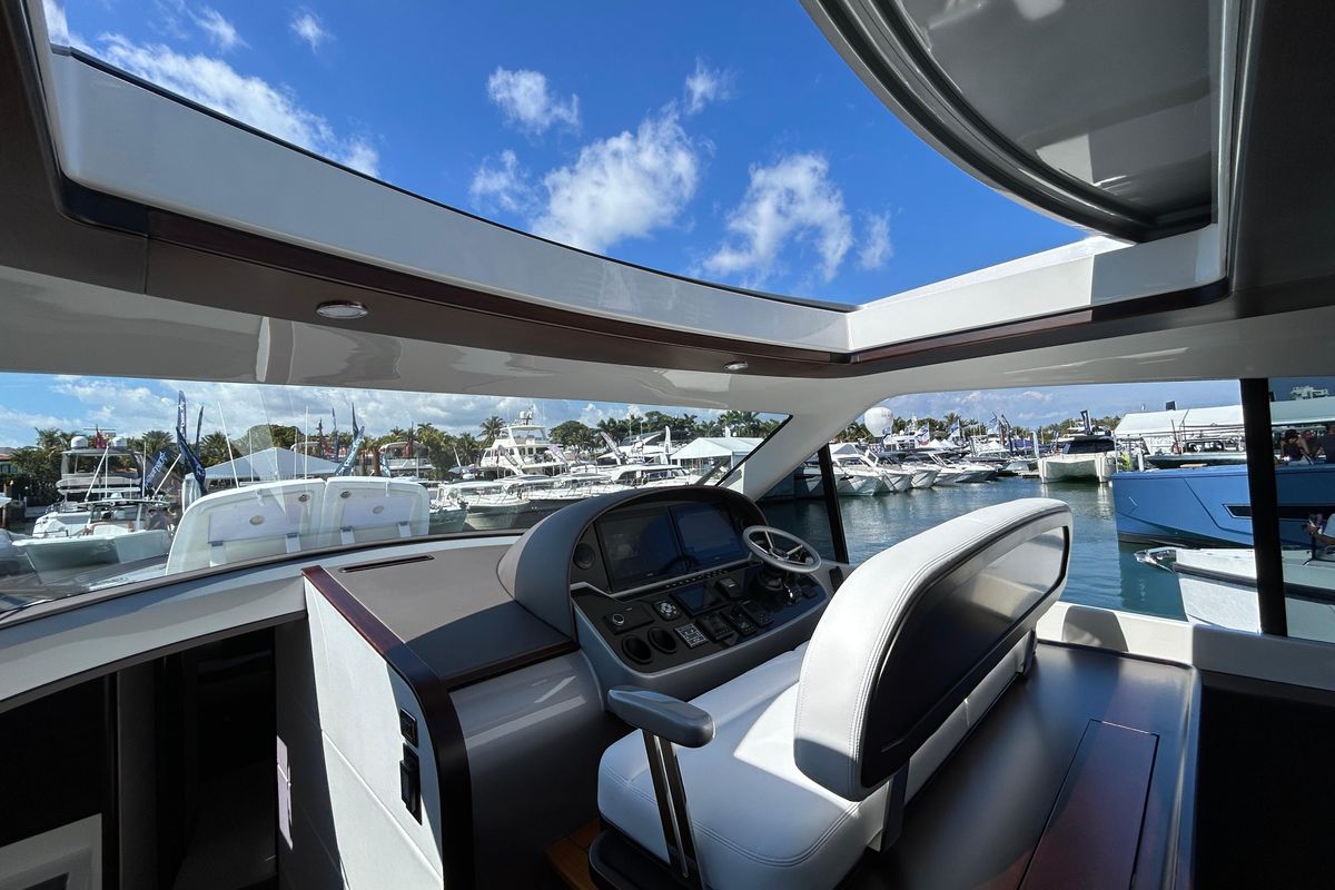 2021 Palm Beach Motor Yachts 60 