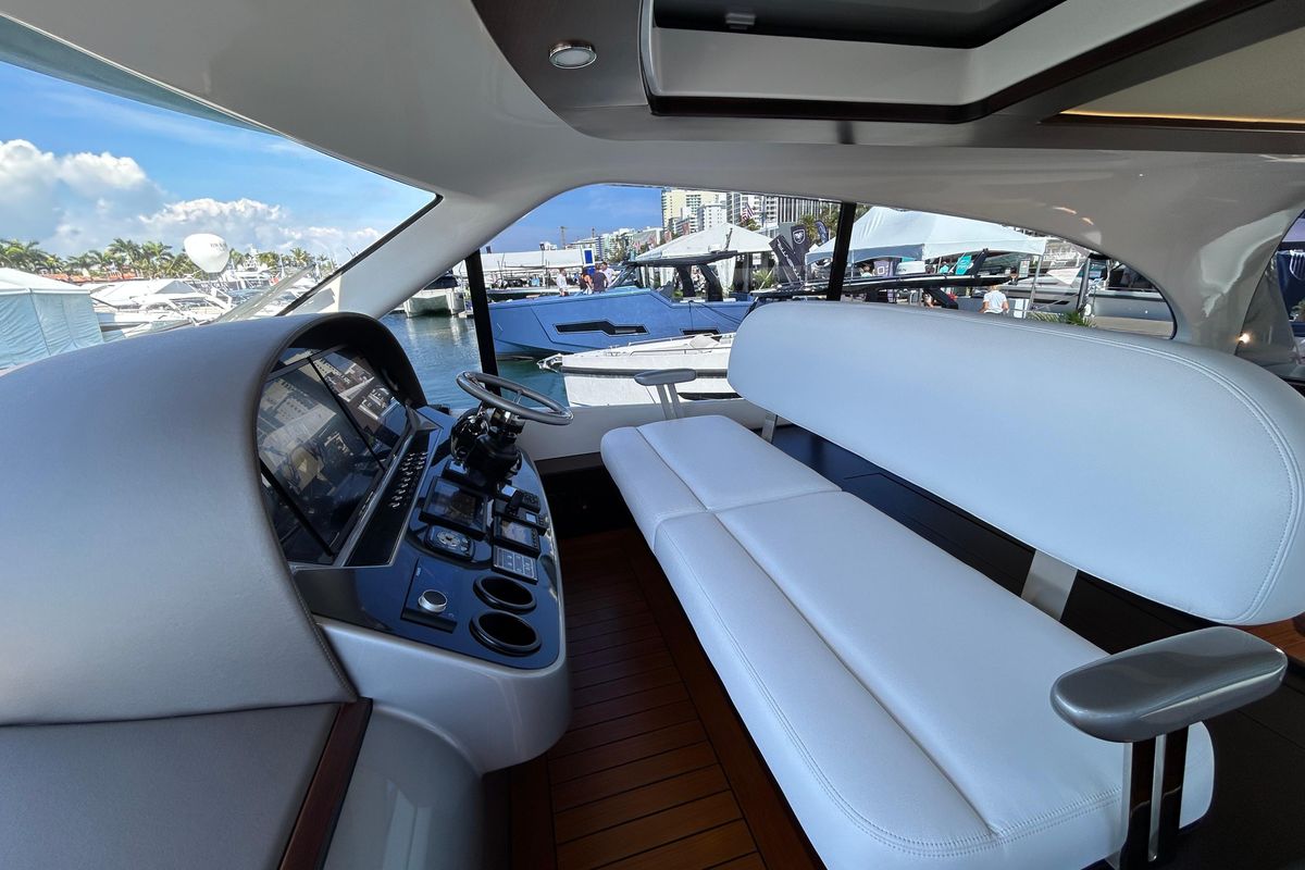 2021 Palm Beach Motor Yachts 60 
