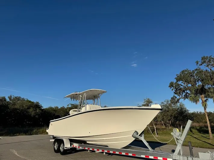  Yacht Photos Pics 2023 SeaVee 290B boat on trailer under clear blue sky.