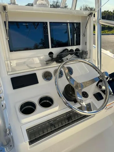  Yacht Photos Pics 2023 SeaVee 290B boat dashboard with steering wheel and navigation screens.