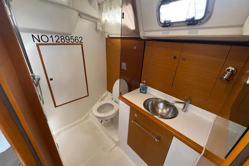 Sea Ranch II Yacht Photos Pics Interior of 2018 Jeanneau Sun Odyssey 389 yacht bathroom with sink and toilet.