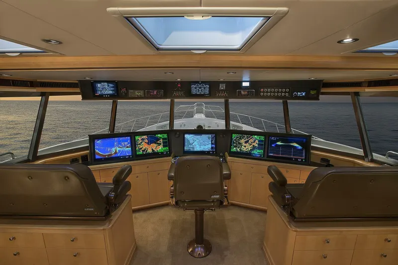 Cazador Yacht Photos Pics 
