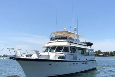 Hatteras 63 Cockpit Motoryacht