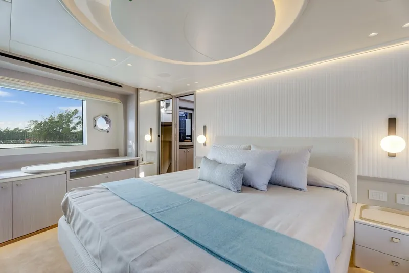  Yacht Photos Pics 2025 Absolute Navetta 70 - Image 6