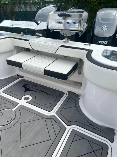  Yacht Photos Pics 2021 Streamline 34CC boat interior with Suzuki 300 engines and cushioned seating.