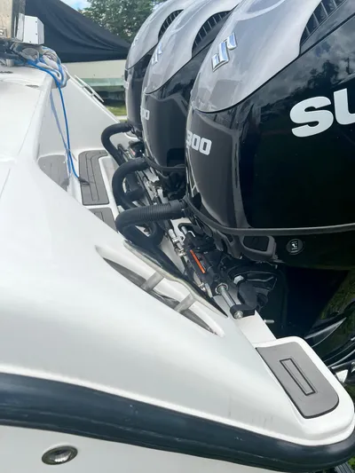  Yacht Photos Pics 2021 Streamline 34CC boat with triple Suzuki outboard engines.