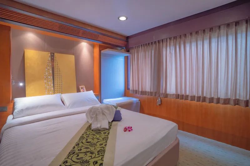 Phatsara Yacht Photos Pics 37m Power Catamaran