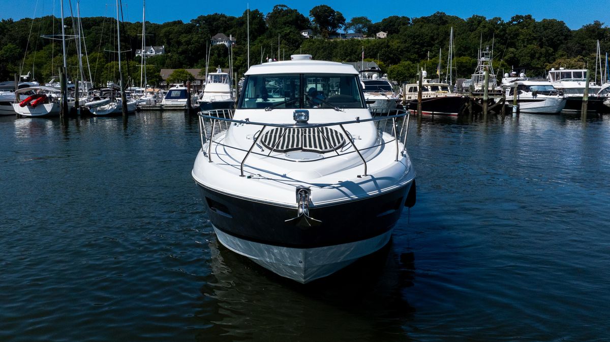 2013 Cruisers Yachts 48 