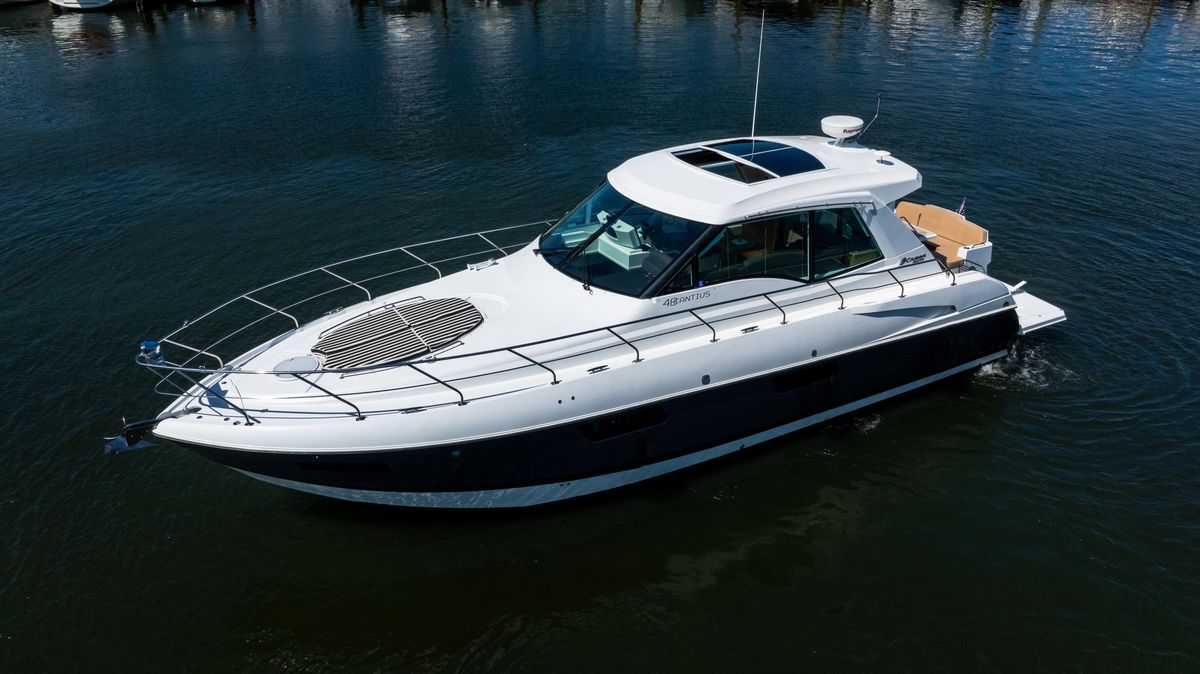 2013 Cruisers Yachts 48 