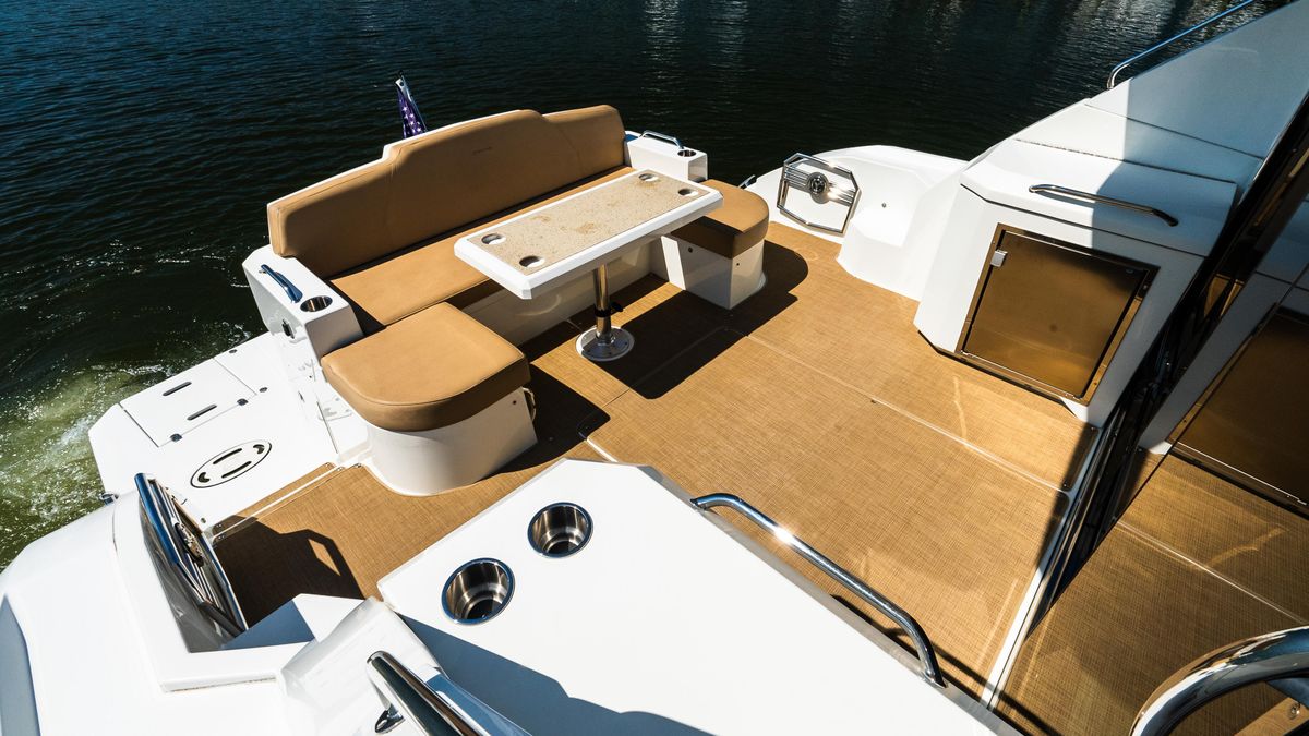 2013 Cruisers Yachts 48 