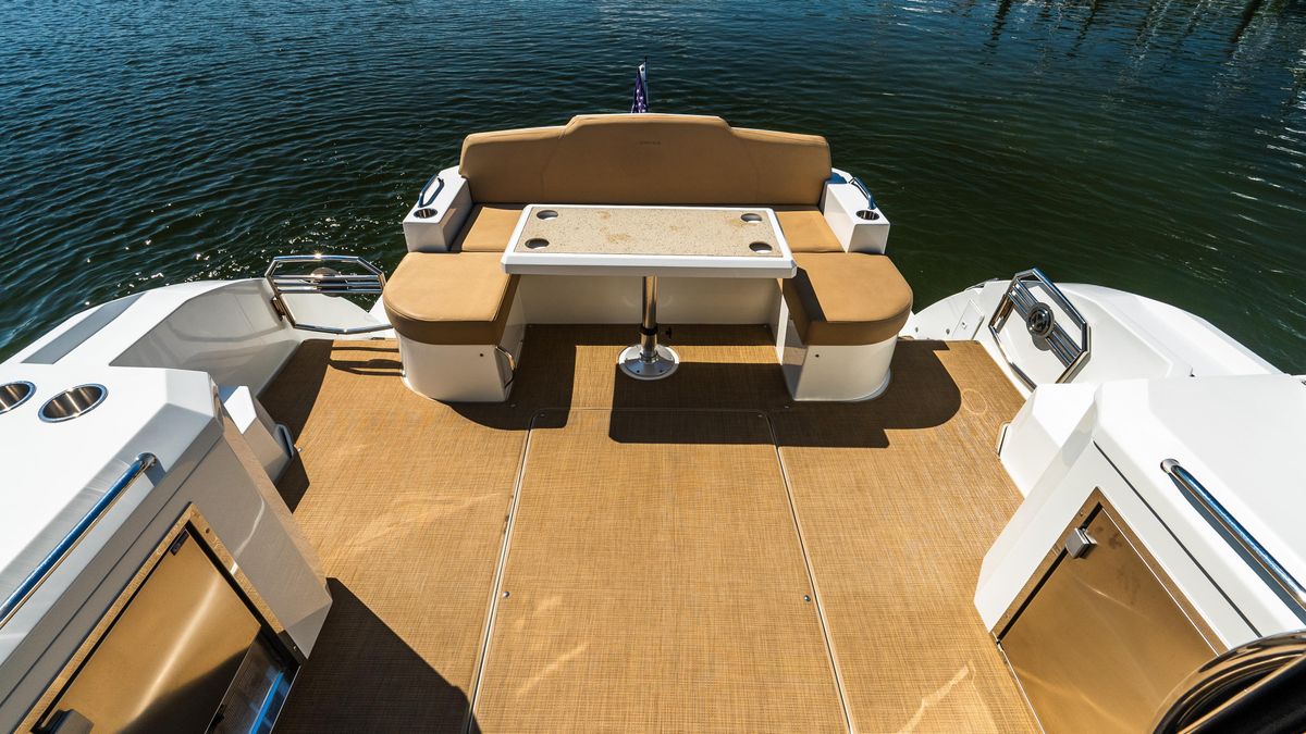 2013 Cruisers Yachts 48 