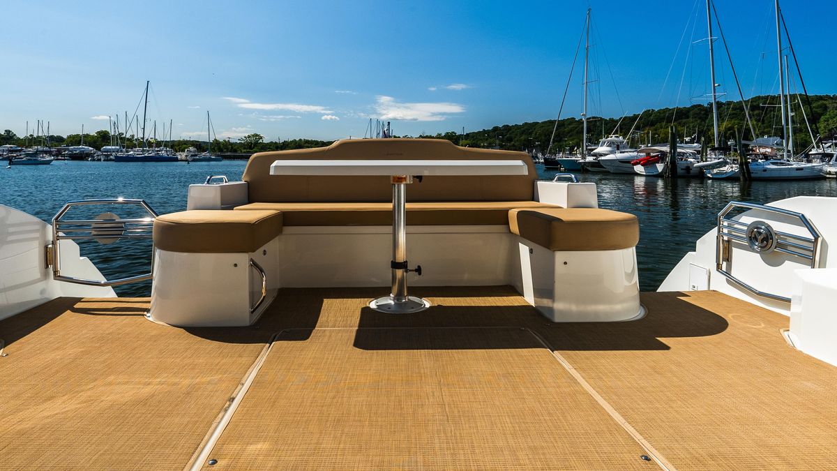2013 Cruisers Yachts 48 