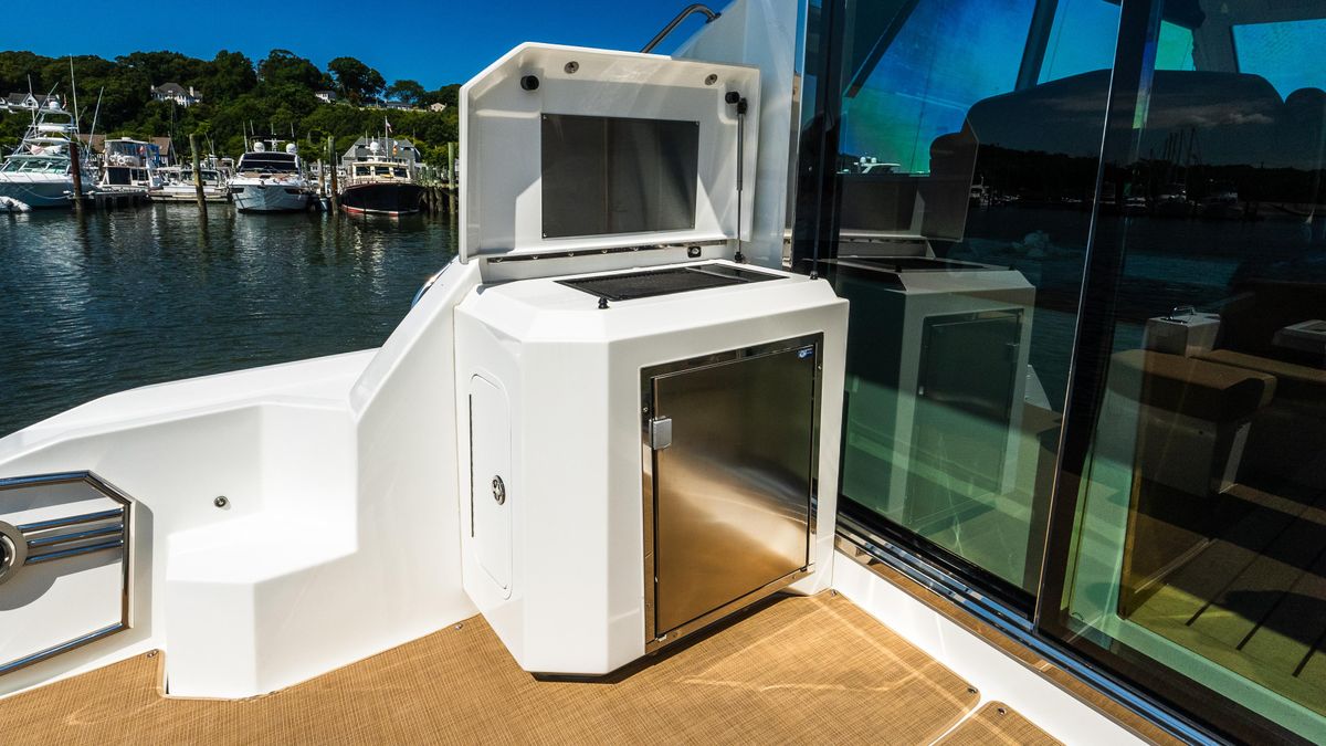 2013 Cruisers Yachts 48 