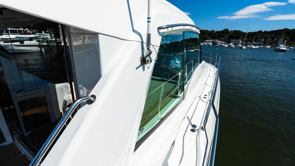 2013 Cruisers Yachts 48 