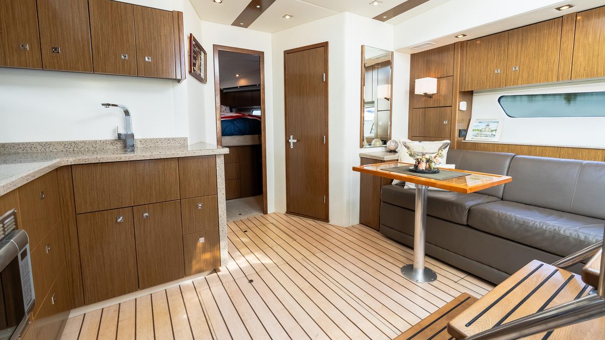 2013 Cruisers Yachts 48 
