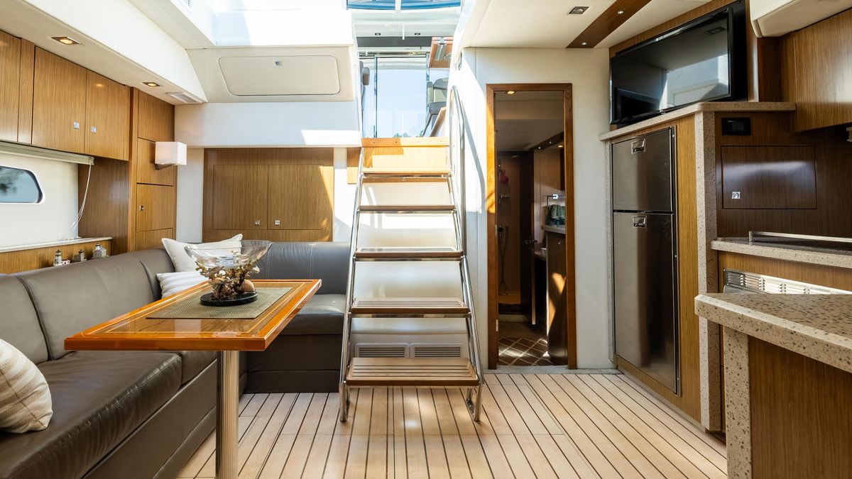 2013 Cruisers Yachts 48 