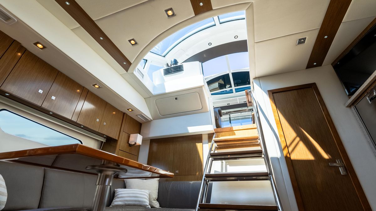 2013 Cruisers Yachts 48 