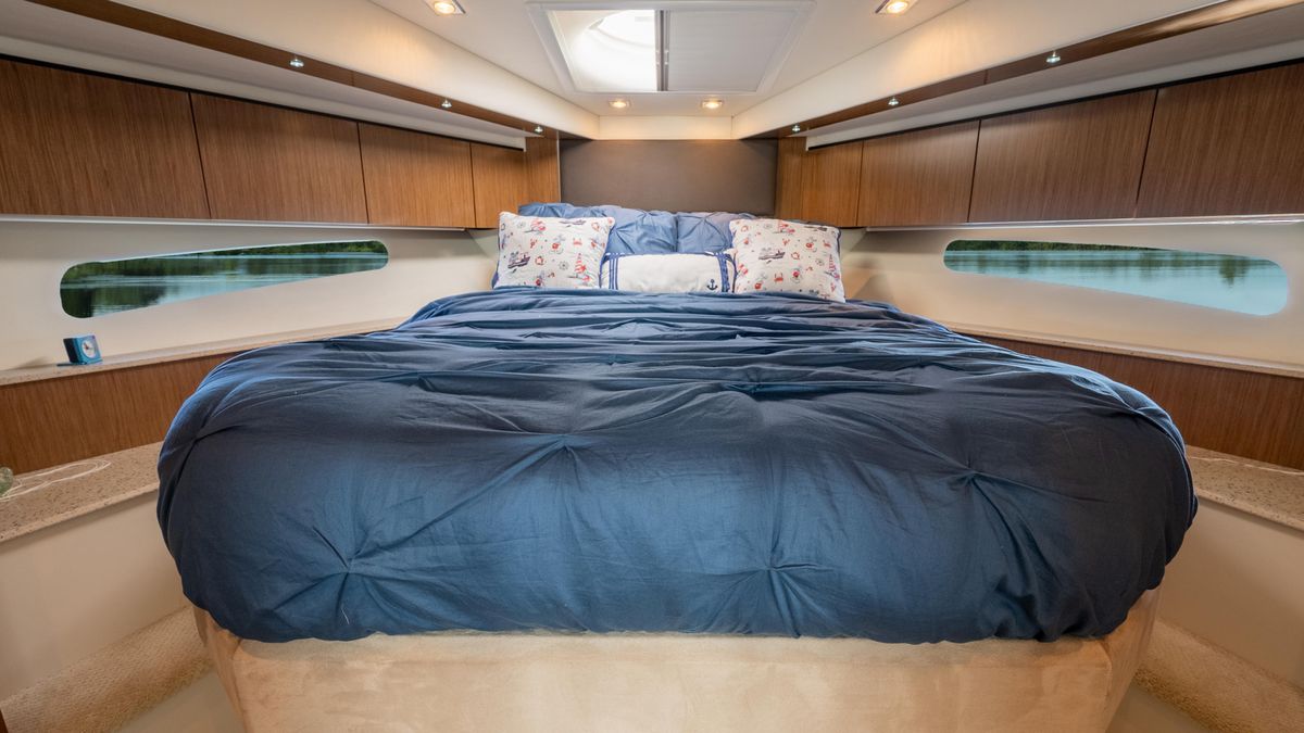 2013 Cruisers Yachts 48 