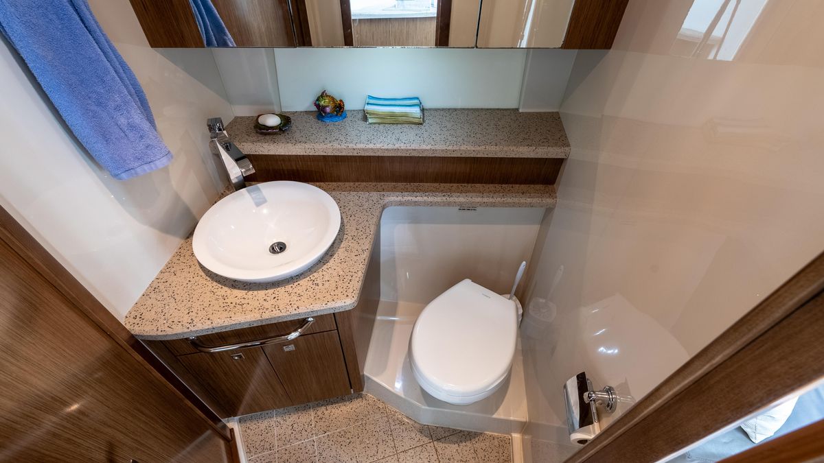 2013 Cruisers Yachts 48 