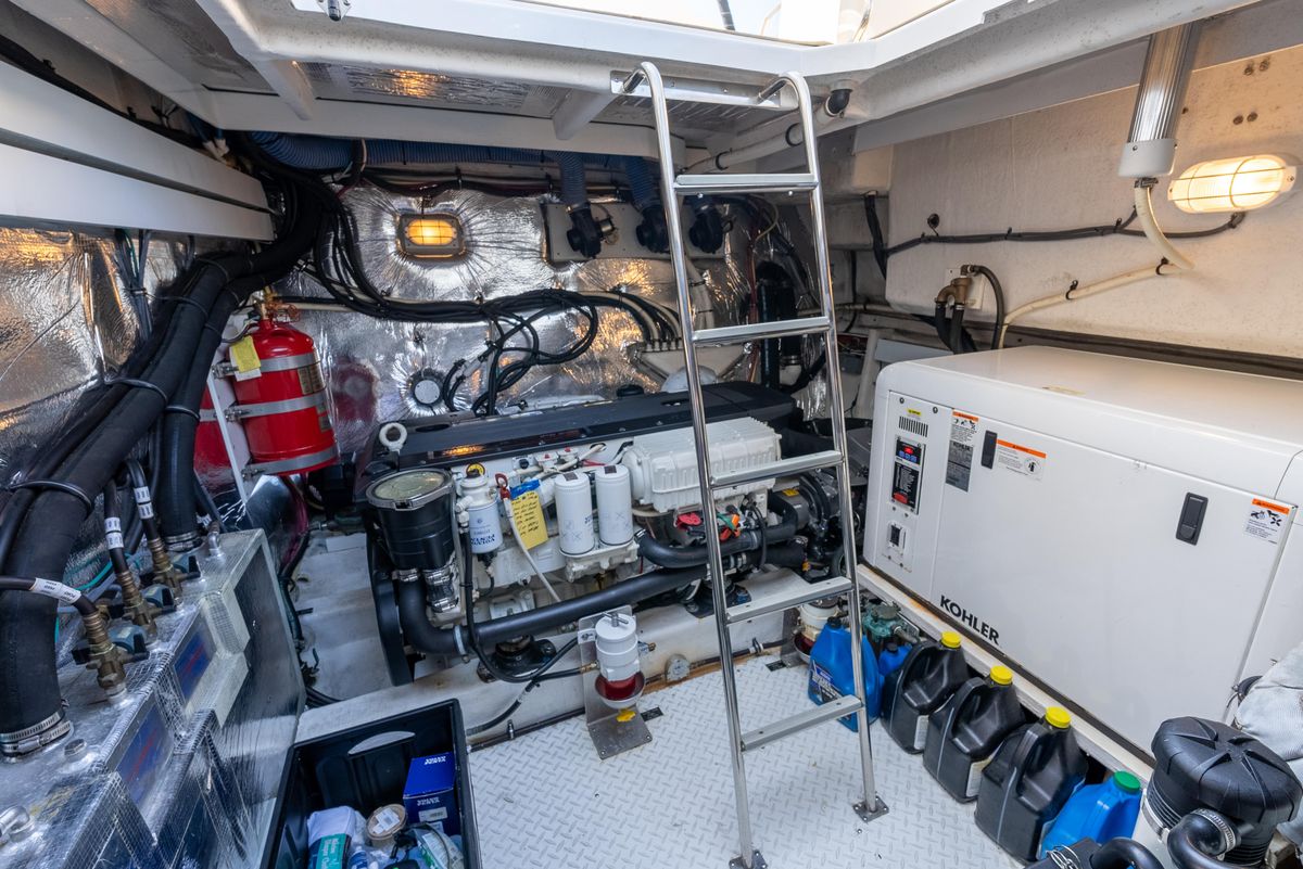 2013 Cruisers Yachts 48 