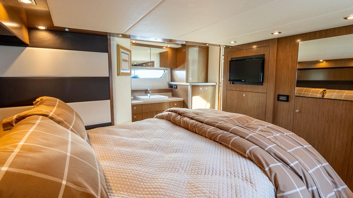 2013 Cruisers Yachts 48 