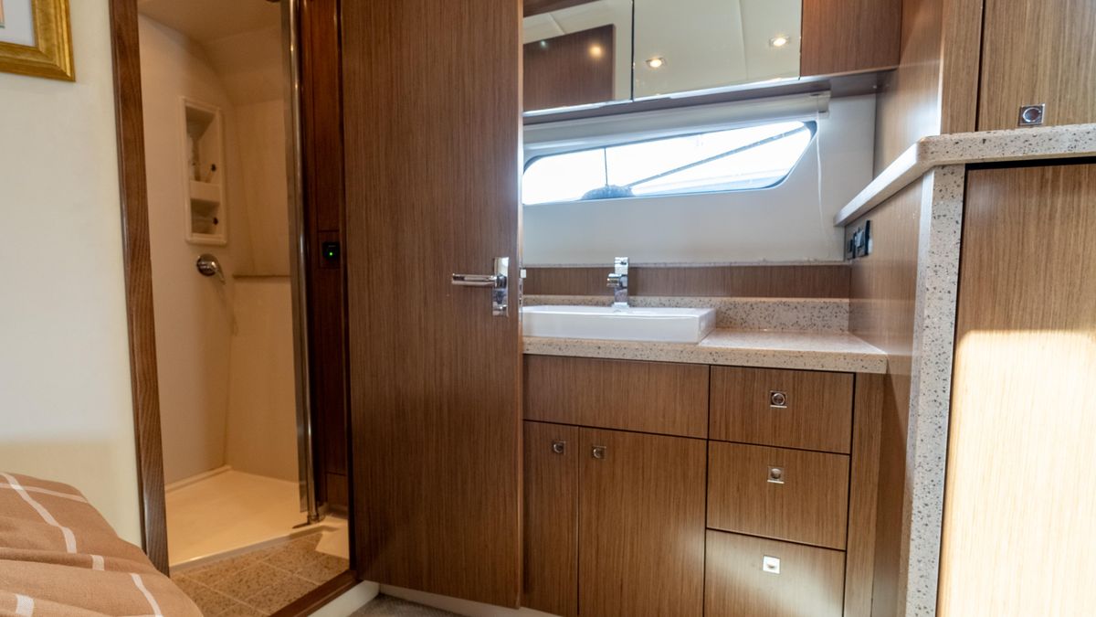 2013 Cruisers Yachts 48 