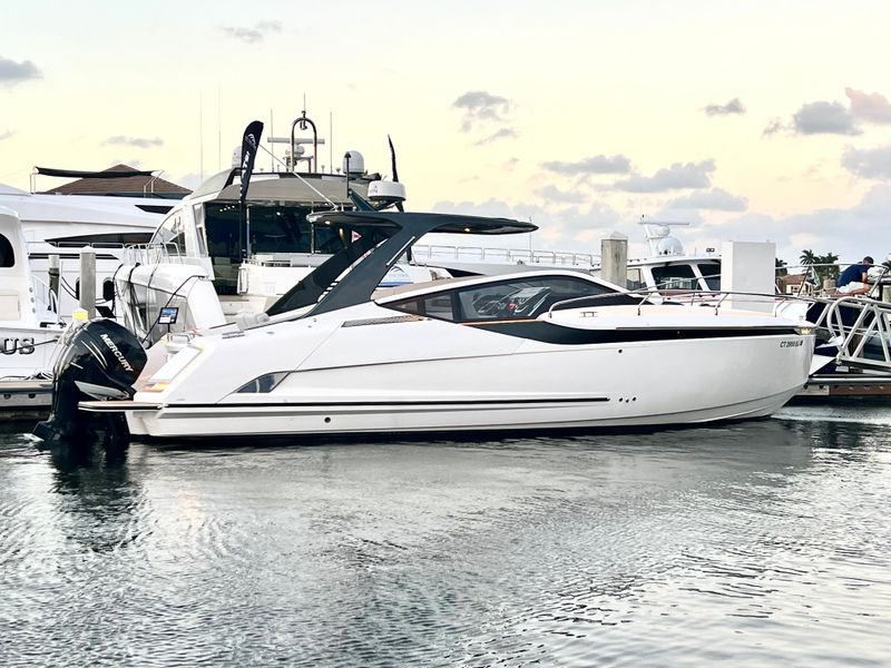 2022 Fairline F-Line 33