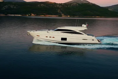 2012 Princess V72